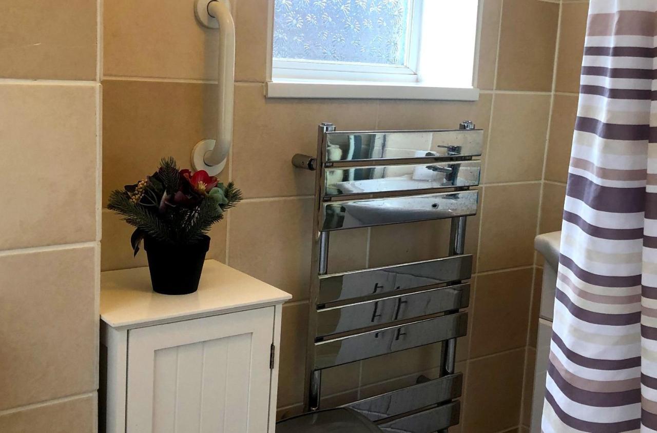 33Sm Dreams Unlimited Serviced Accommodation- Staines - Heathrow Stanwell Esterno foto