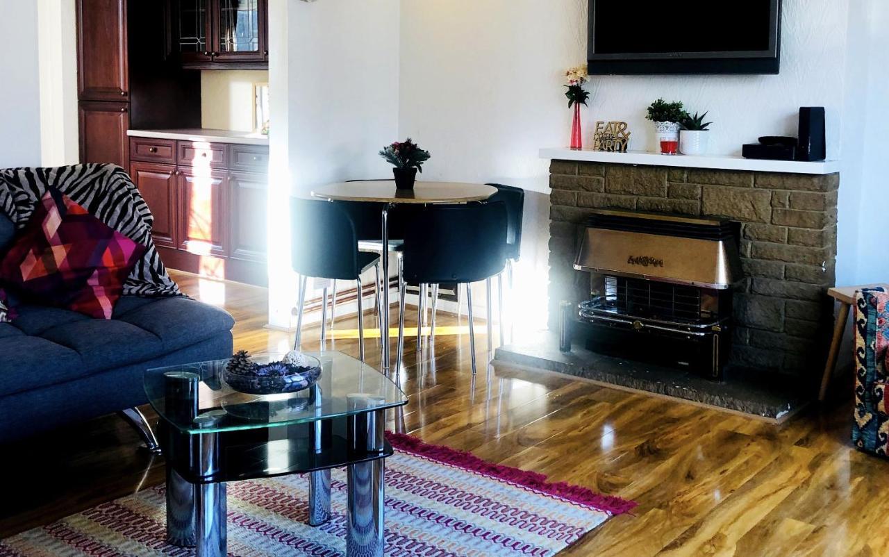 33Sm Dreams Unlimited Serviced Accommodation- Staines - Heathrow Stanwell Esterno foto