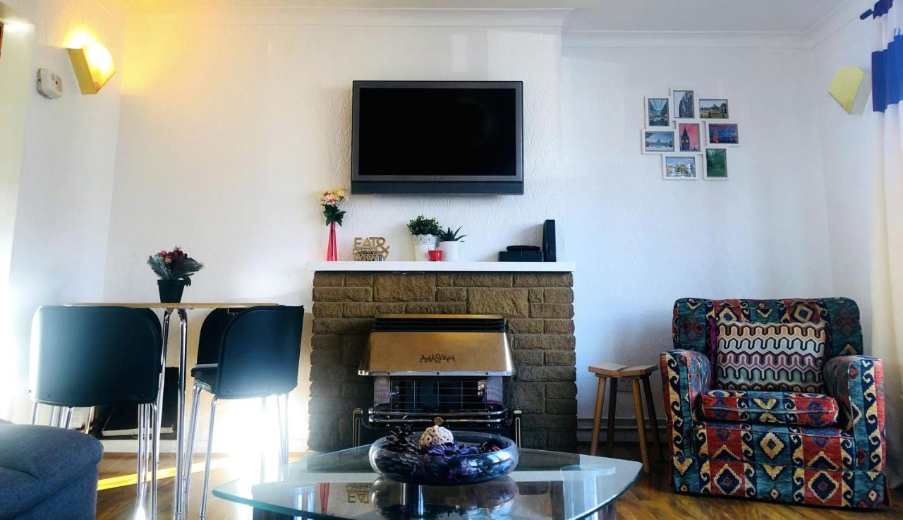 33Sm Dreams Unlimited Serviced Accommodation- Staines - Heathrow Stanwell Esterno foto