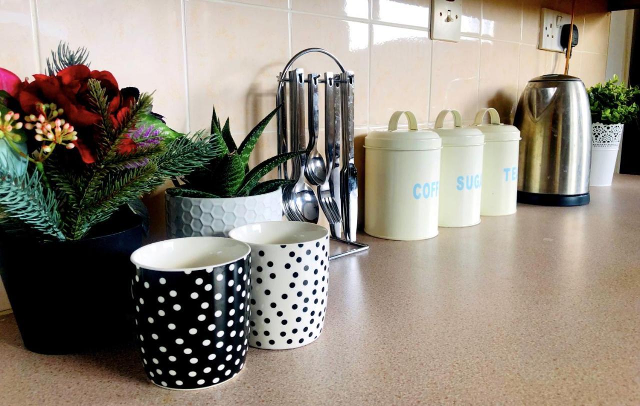 33Sm Dreams Unlimited Serviced Accommodation- Staines - Heathrow Stanwell Esterno foto