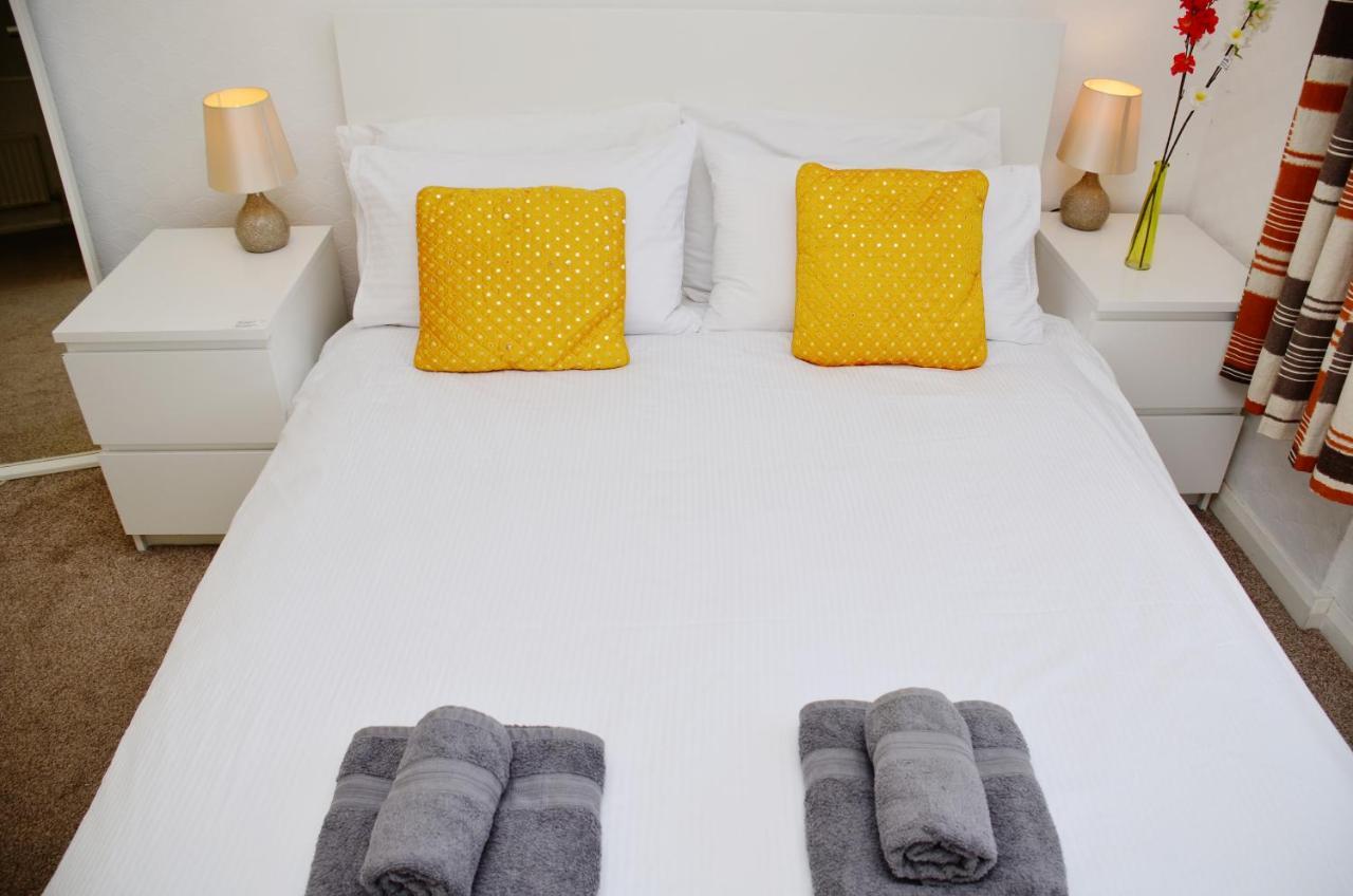 33Sm Dreams Unlimited Serviced Accommodation- Staines - Heathrow Stanwell Esterno foto