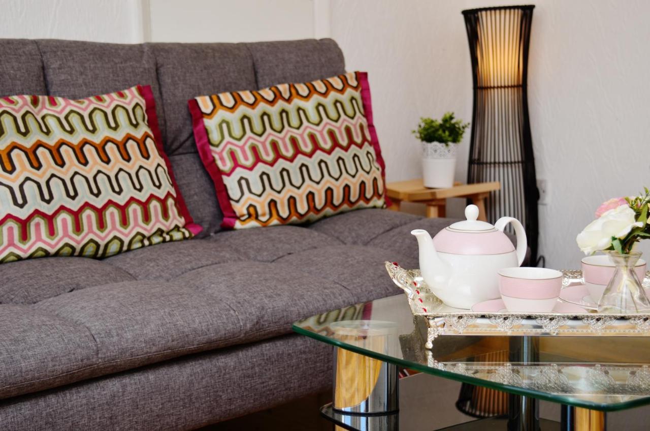 33Sm Dreams Unlimited Serviced Accommodation- Staines - Heathrow Stanwell Esterno foto