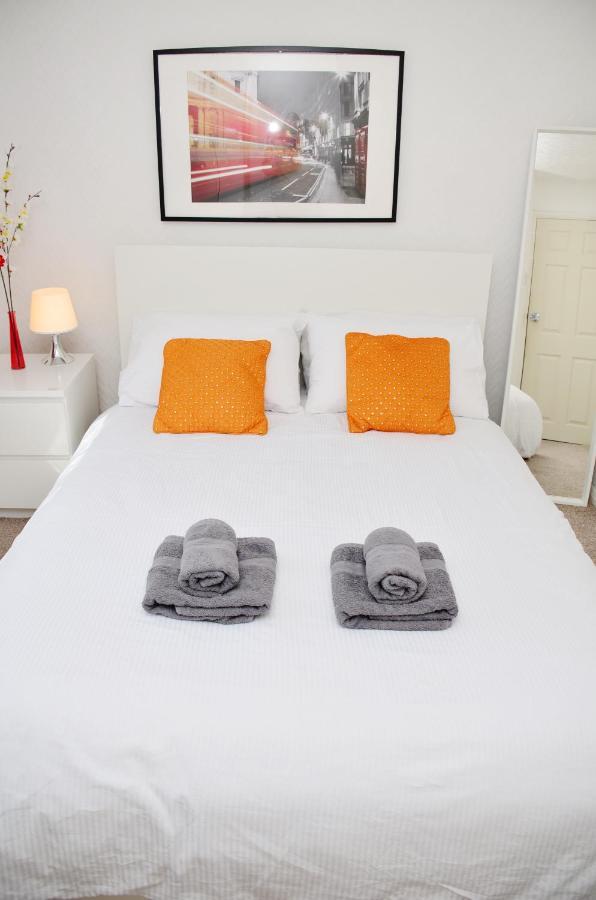 33Sm Dreams Unlimited Serviced Accommodation- Staines - Heathrow Stanwell Esterno foto