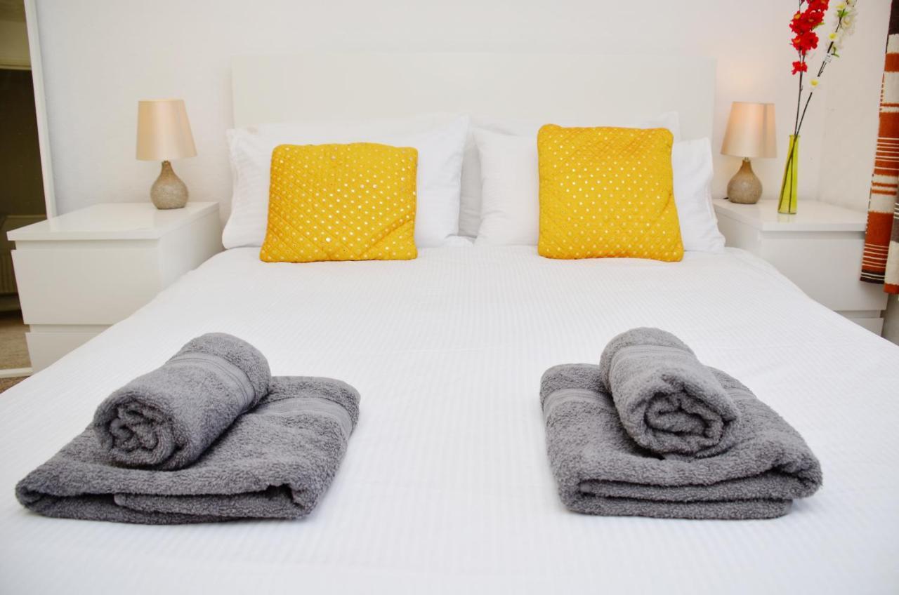 33Sm Dreams Unlimited Serviced Accommodation- Staines - Heathrow Stanwell Esterno foto