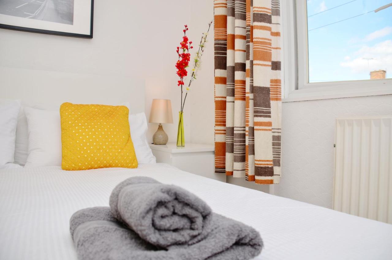 33Sm Dreams Unlimited Serviced Accommodation- Staines - Heathrow Stanwell Esterno foto