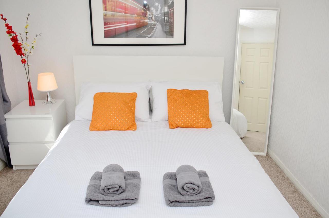 33Sm Dreams Unlimited Serviced Accommodation- Staines - Heathrow Stanwell Esterno foto