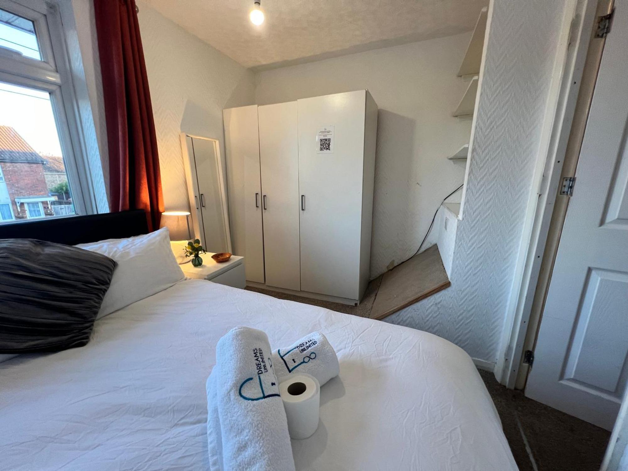 33Sm Dreams Unlimited Serviced Accommodation- Staines - Heathrow Stanwell Esterno foto